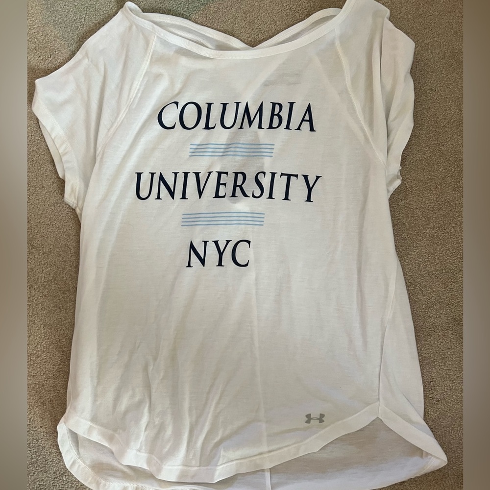 Set of 3 college t shirts!